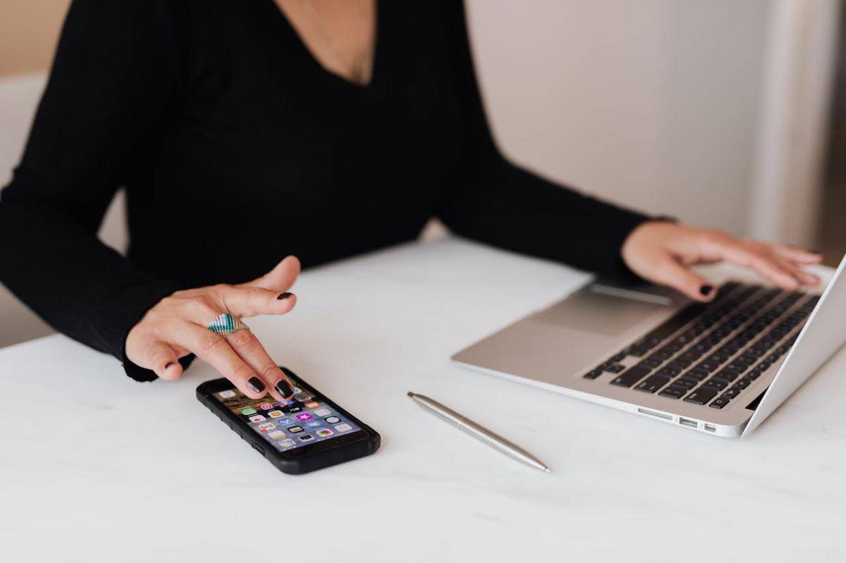 ilustrasi multitasking (pexels.com/Kaboompics)